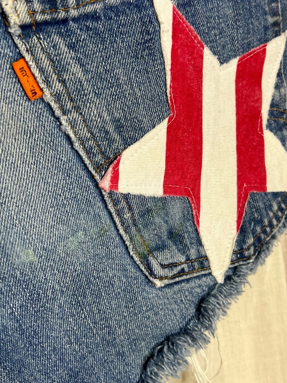 Levi’s Cutoff American Flag Shorts - Picture 6 of 6